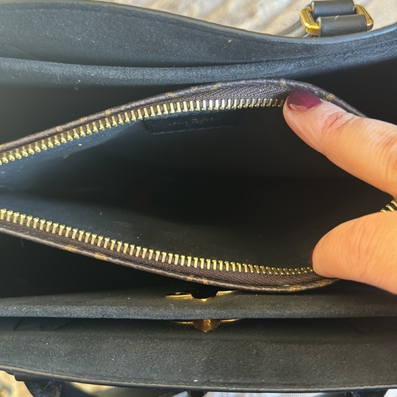 Louis Vuitton Flower Tote - Picture 4 of 11